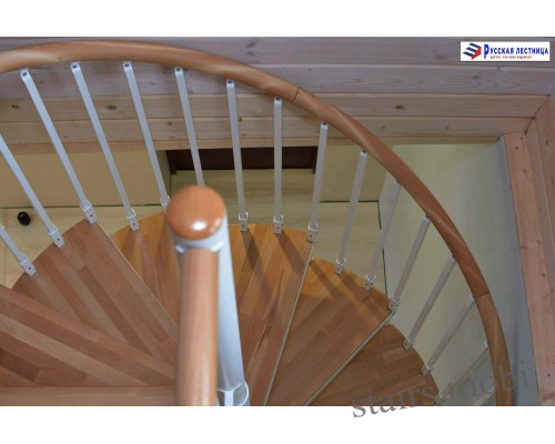 Винтовая лестница Кама пластиковый поручень накладки на ступени бук D2000 H=4390